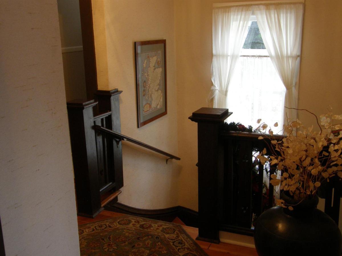 Fisher House Victoria Bed And Breakfast Екстериор снимка