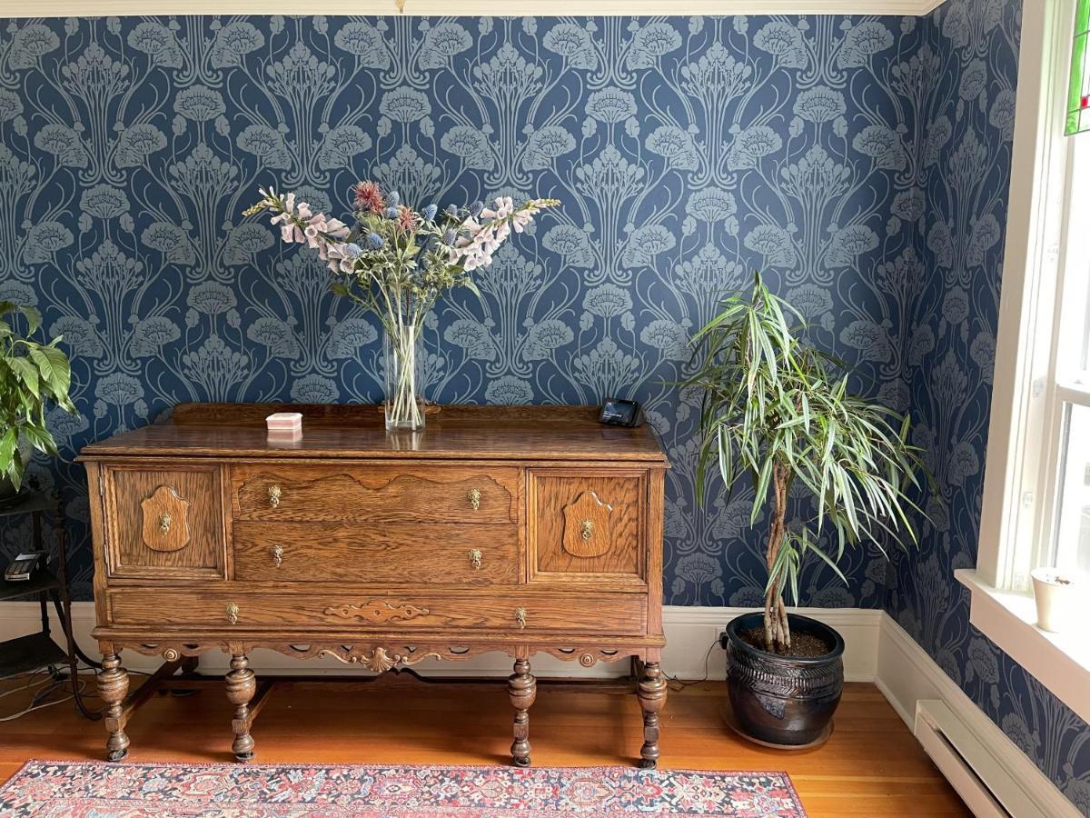 Fisher House Victoria Bed And Breakfast Екстериор снимка