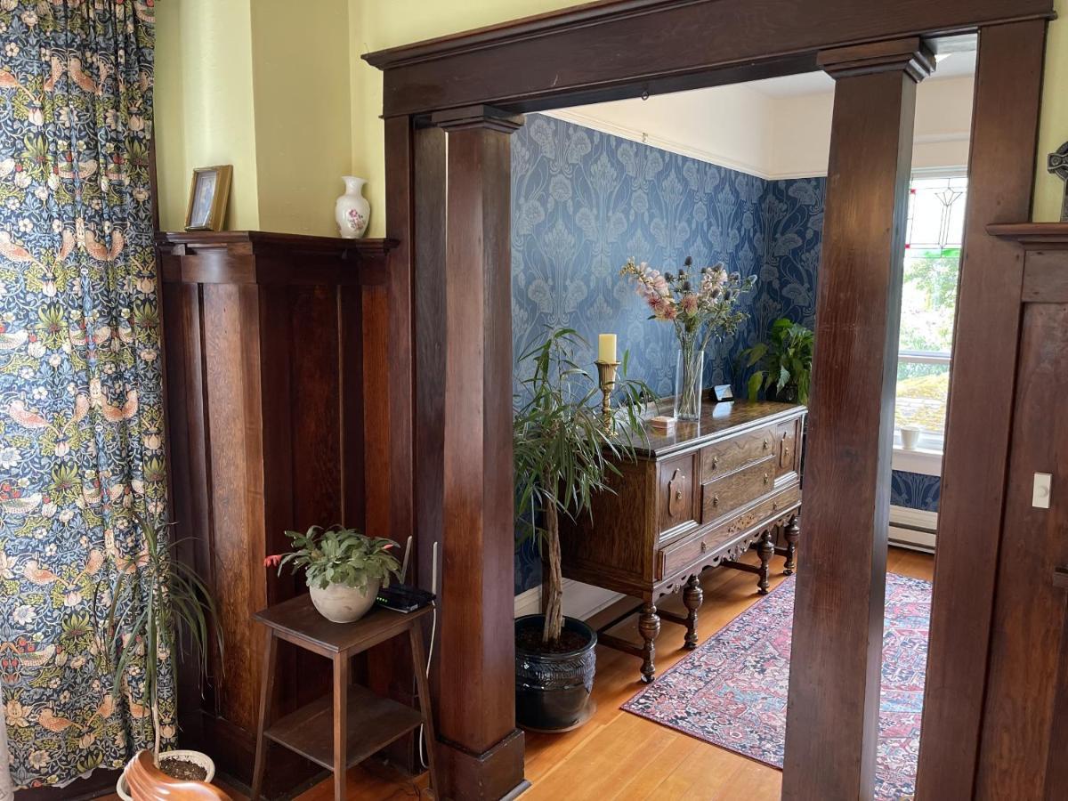 Fisher House Victoria Bed And Breakfast Екстериор снимка