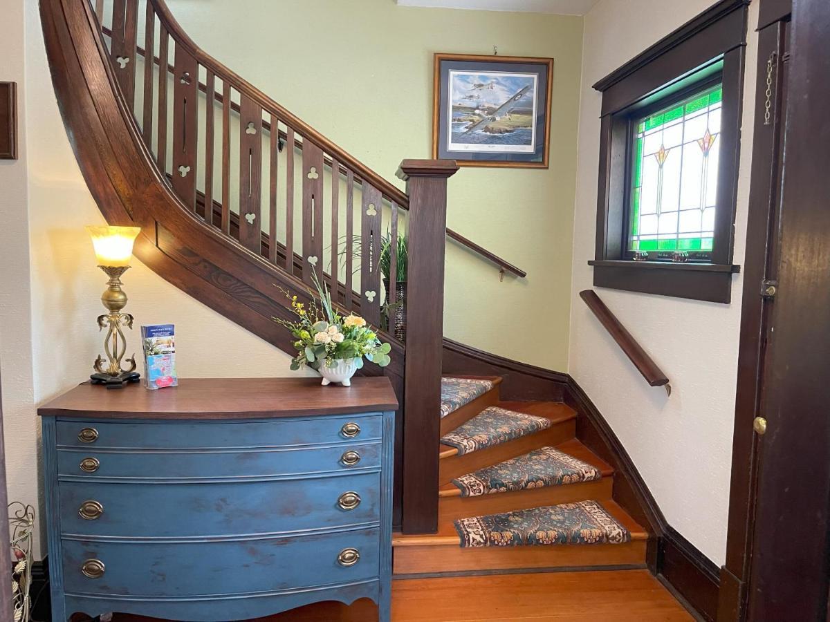 Fisher House Victoria Bed And Breakfast Екстериор снимка