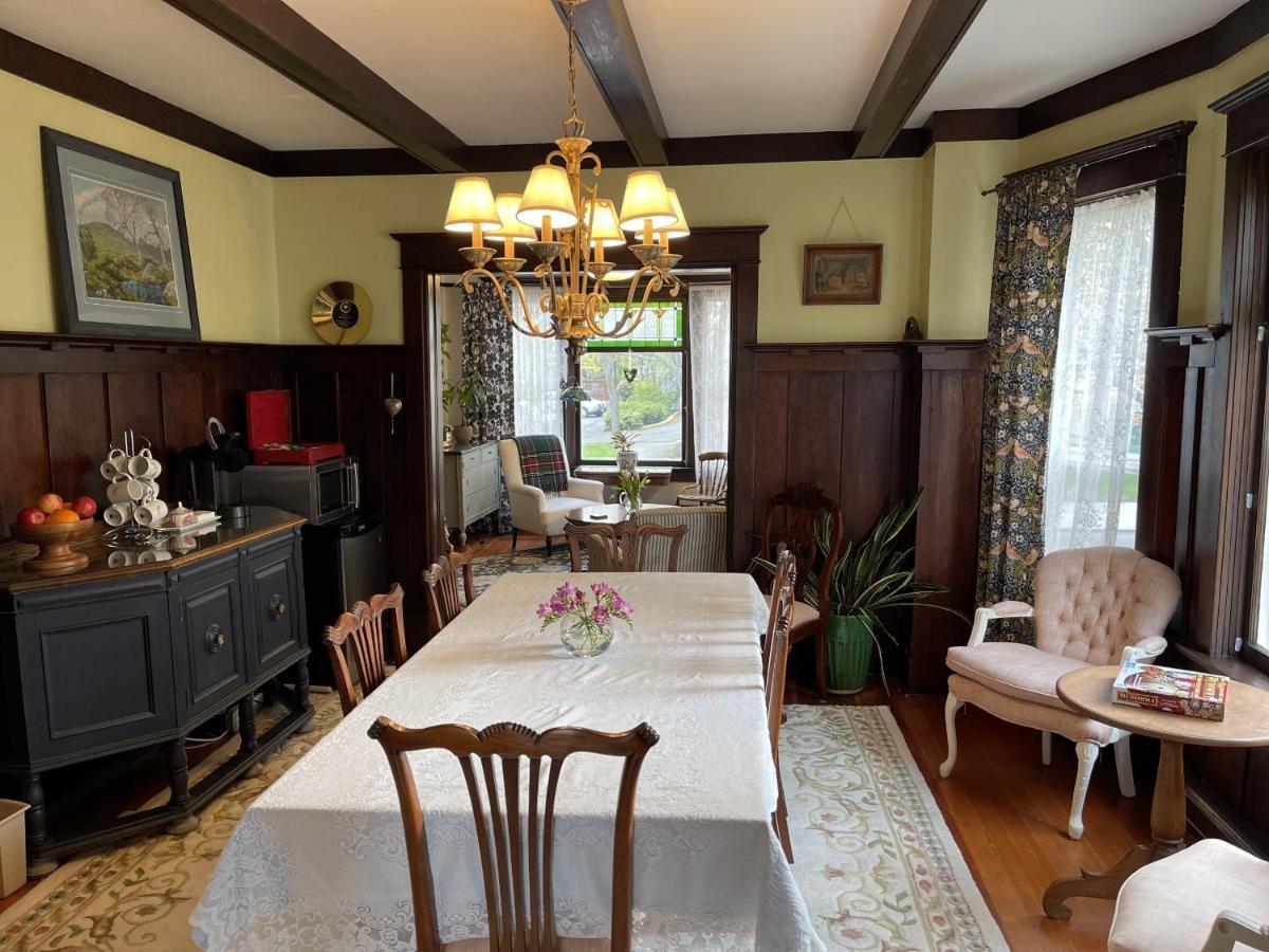 Fisher House Victoria Bed And Breakfast Екстериор снимка