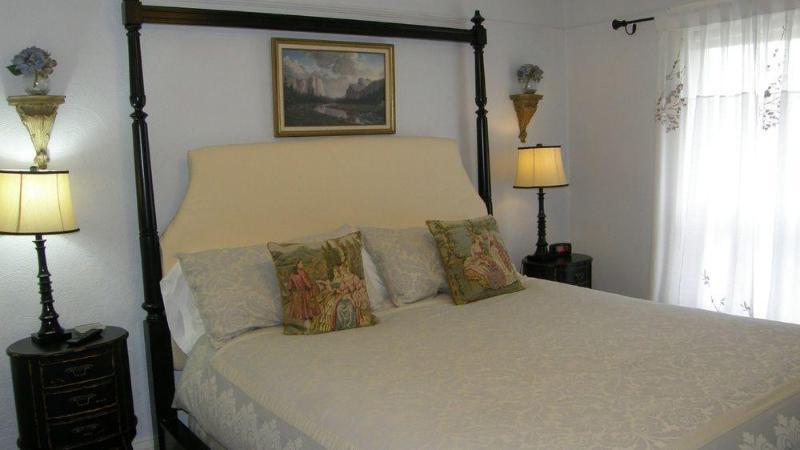 Fisher House Victoria Bed And Breakfast Екстериор снимка